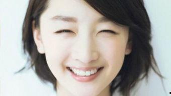 月牙眼明星,璀璨星河中的独特魅力